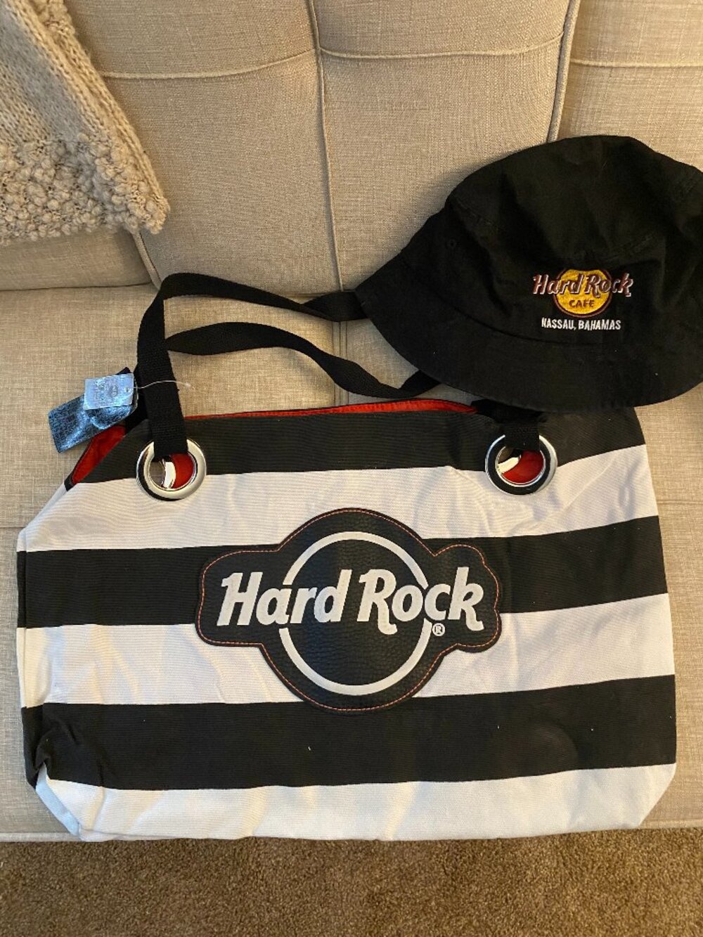 New with Tags Hard Rock Cafe Beach Tote & Nassau Bahamas Bucket Hat Set